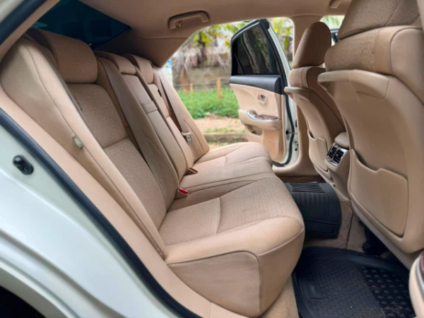 2012 Toyota Crown Royal Saloon