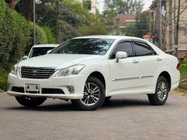 2012 Toyota Crown Royal Saloon