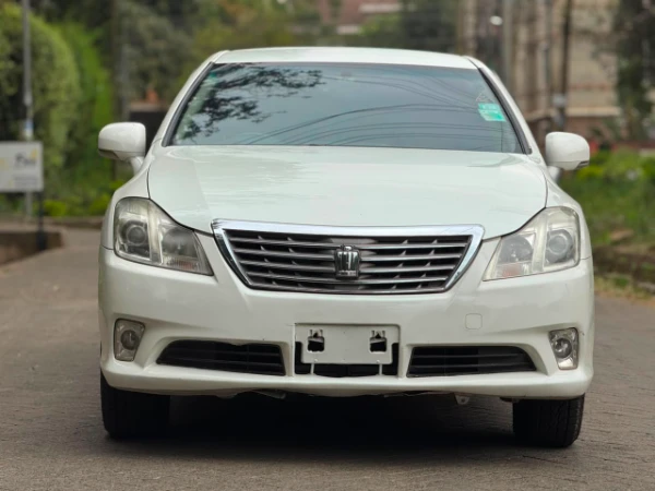 2012 Toyota Crown Royal Saloon