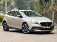 2017 Volvo V40 T5 AWD Cross Country