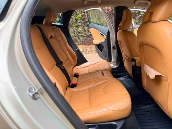 2017 Volvo V40 T5 AWD Cross Country