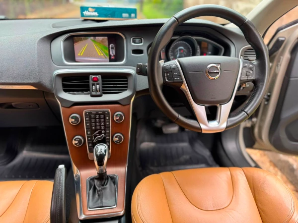 2017 Volvo V40 T5 AWD Cross Country