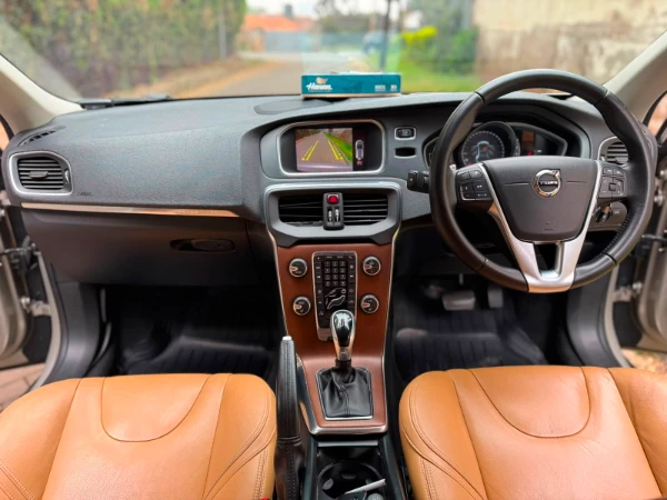 2017 Volvo V40 T5 AWD Cross Country
