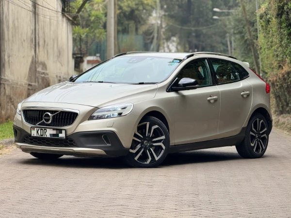 2017 Volvo V40 T5 AWD Cross Country