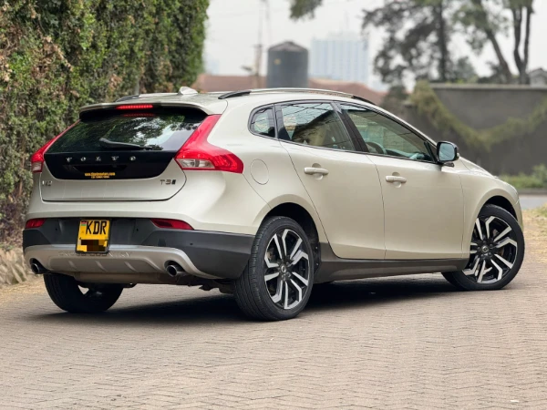 2017 Volvo V40 T5 AWD Cross Country