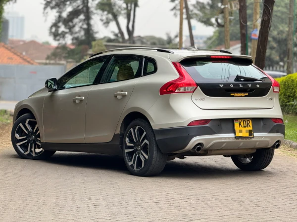 2017 Volvo V40 T5 AWD Cross Country