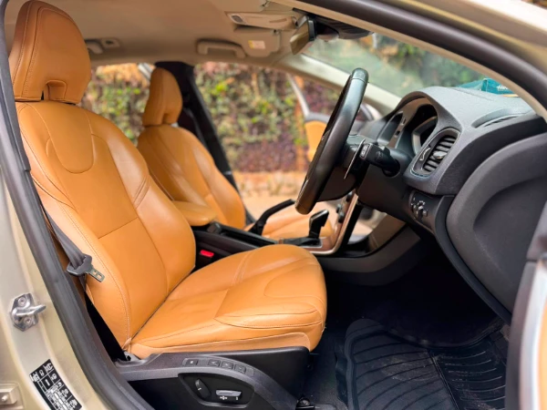 2017 Volvo V40 T5 AWD Cross Country