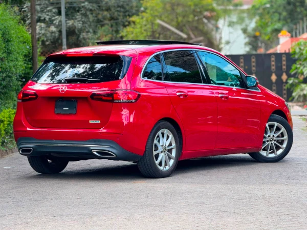 2019 Mercedes Benz B180 Sunroof