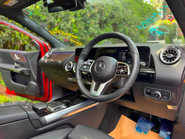 2019 Mercedes Benz B180 Sunroof