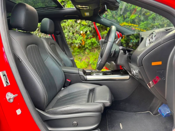 2019 Mercedes Benz B180 Sunroof
