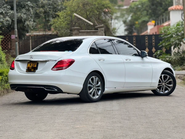 2016 Mercedes Benz C200 Leather