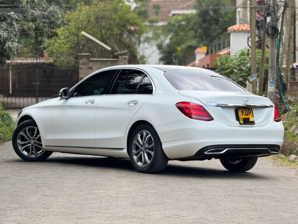 2016 Mercedes Benz C200 Leather