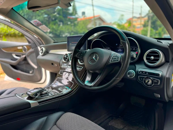 2016 Mercedes Benz C200 Leather