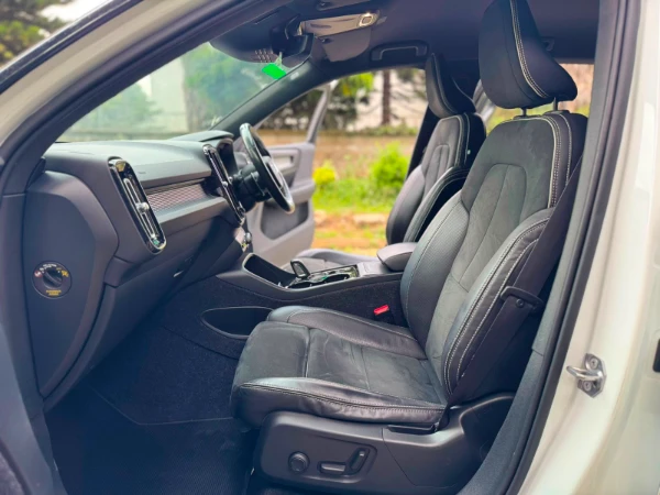 2019 Volvo XC40 T4 R Design