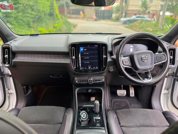 2019 Volvo XC40 T4 R Design