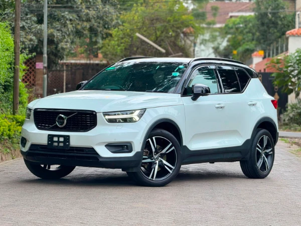 2019 Volvo XC40 T4 R Design