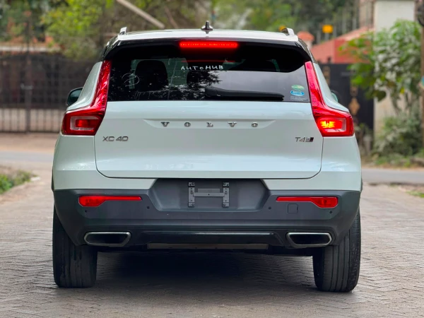2019 Volvo XC40 T4 R Design