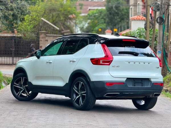 2019 Volvo XC40 T4 R Design