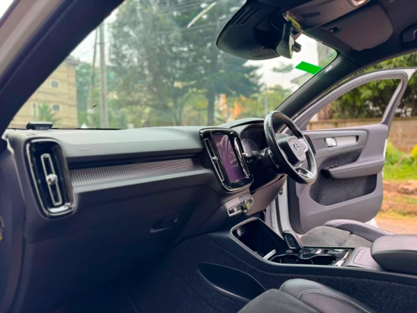 2019 Volvo XC40 T4 R Design