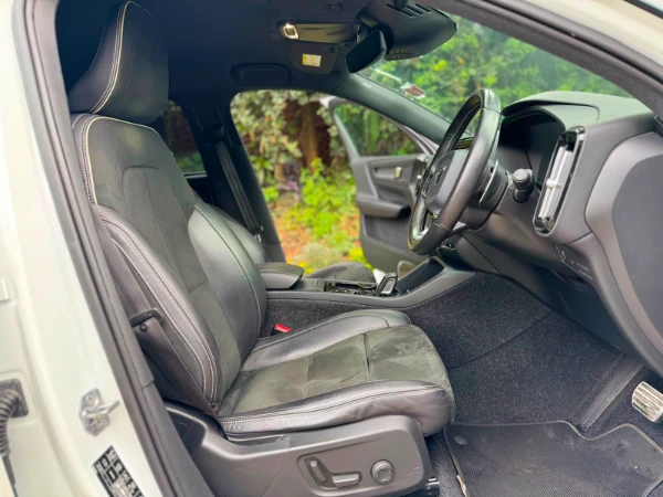2019 Volvo XC40 T4 R Design