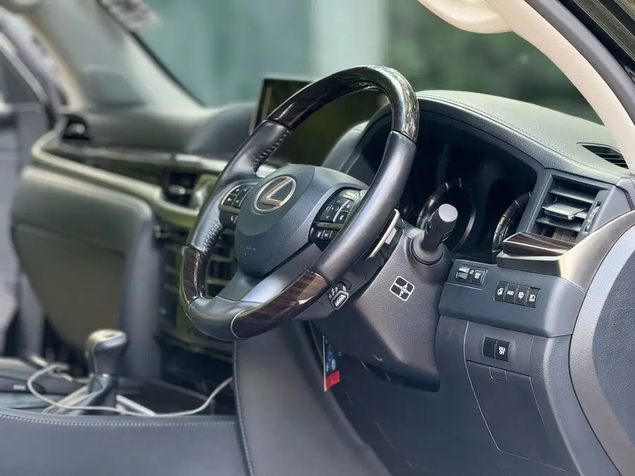2018 Lexus LX570 Fully Loaded Sunroof