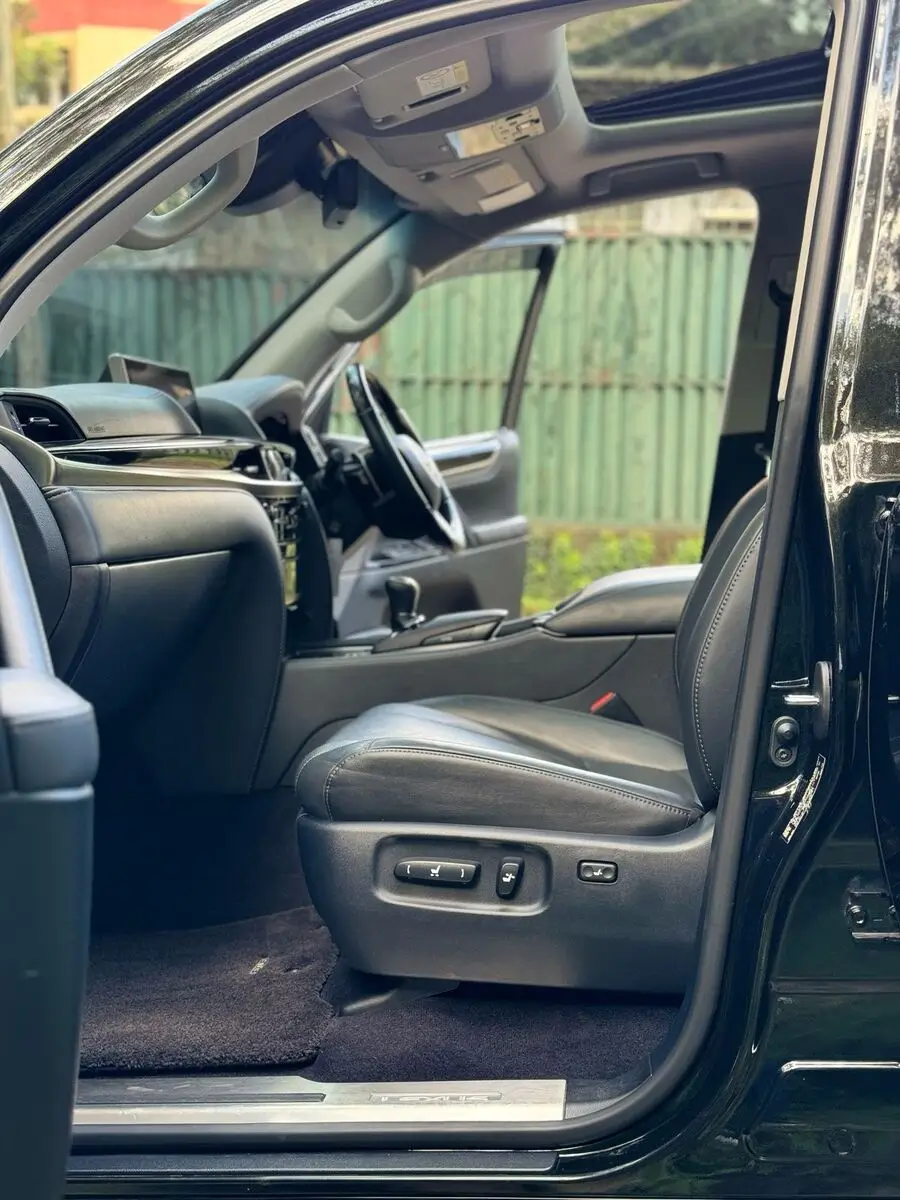 2018 Lexus LX570 Fully Loaded Sunroof