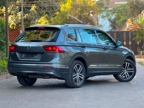 2019 Volkswagen Tiguan 330 TSI 4Motion Sunroof