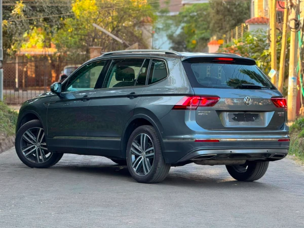 2019 Volkswagen Tiguan 330 TSI 4Motion Sunroof