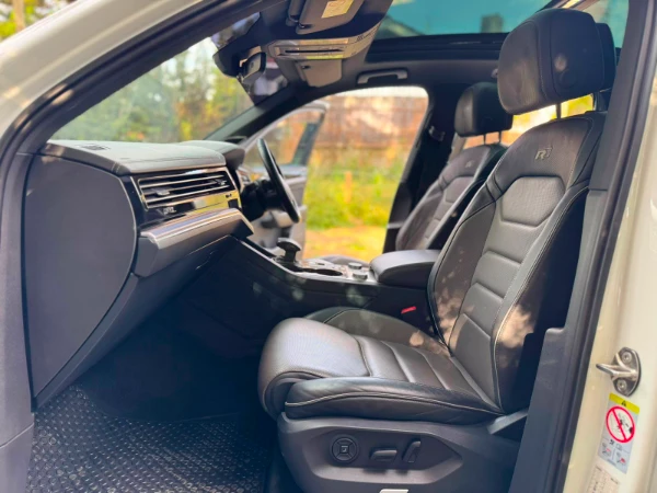 2020 Volkswagen Touareg Sunroof