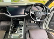 2020 Volkswagen Touareg Sunroof