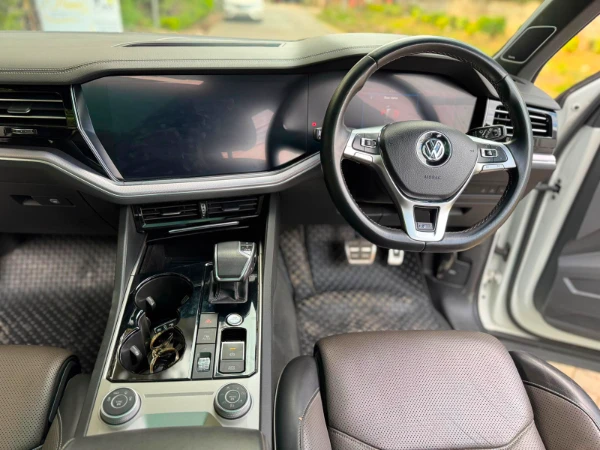 2020 Volkswagen Touareg Sunroof