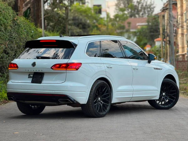 2020 Volkswagen Touareg Sunroof