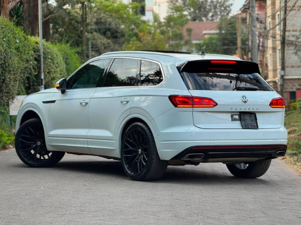 2020 Volkswagen Touareg Sunroof