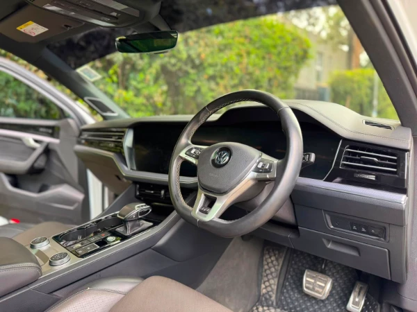 2020 Volkswagen Touareg Sunroof