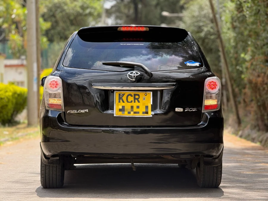 2013 Toyota Fielder 202