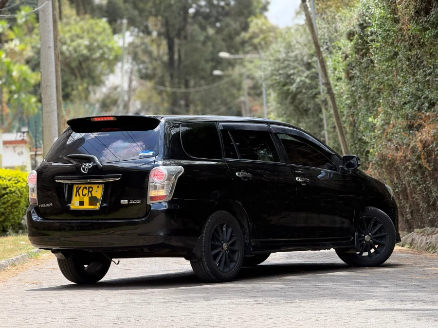 2013 Toyota Fielder 202