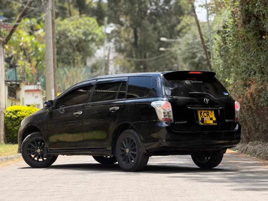 2013 Toyota Fielder 202
