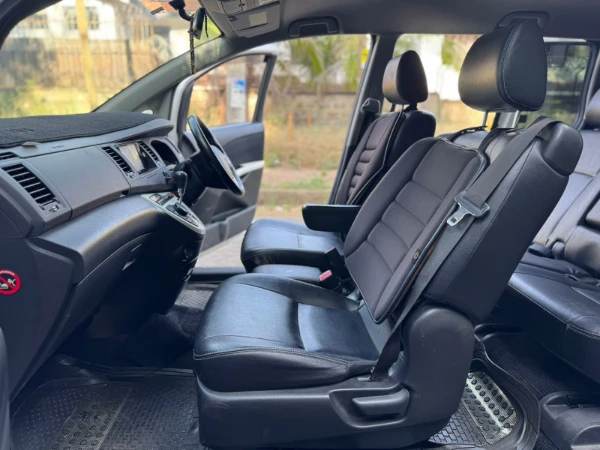 2014 Toyota Isis Platana