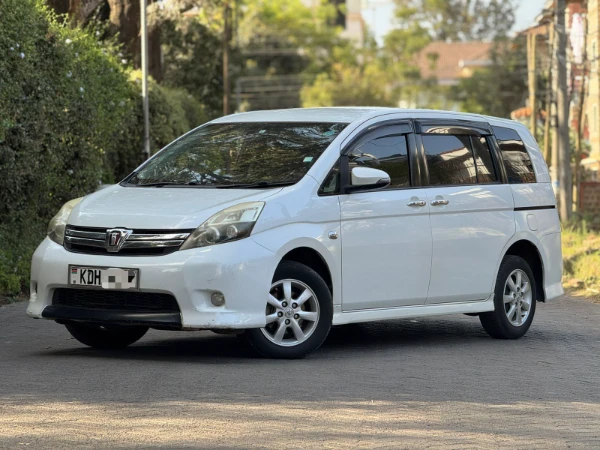 2014 Toyota Isis Platana