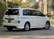2014 Toyota Isis Platana