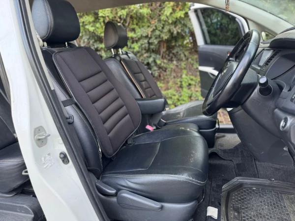 2014 Toyota Isis Platana