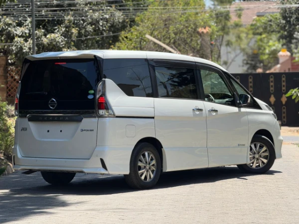 2019 Nissan Serena E-Power Highway Star