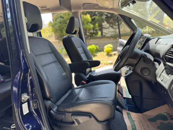 2019 Nissan Serena E-Power Highway Star