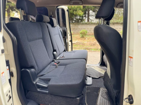 2017 Toyota Sienta Hybrid