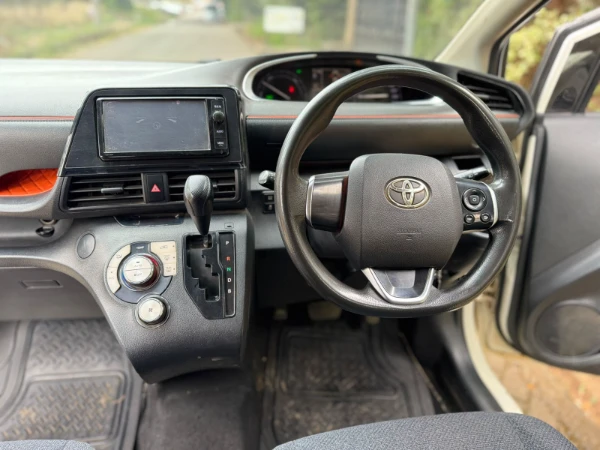 2017 Toyota Sienta Hybrid