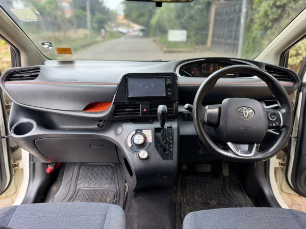 2017 Toyota Sienta Hybrid