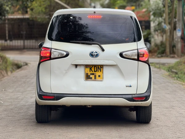 2017 Toyota Sienta Hybrid