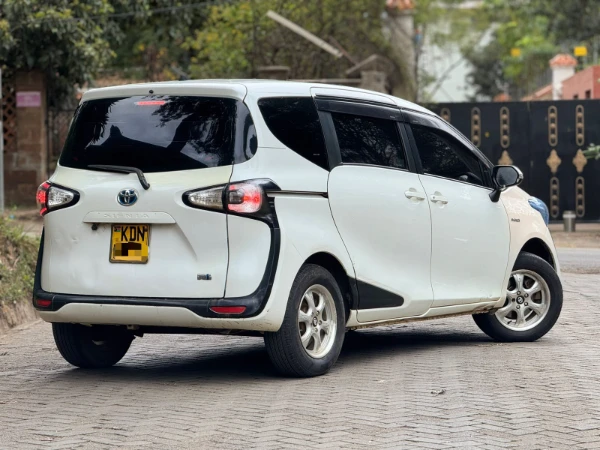 2017 Toyota Sienta Hybrid