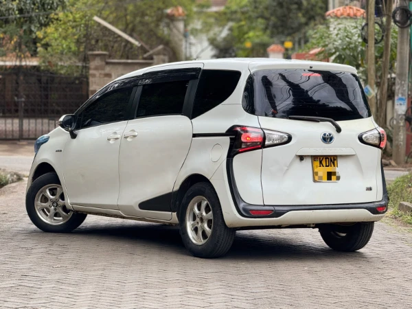 2017 Toyota Sienta Hybrid