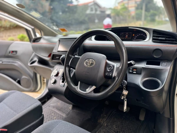 2017 Toyota Sienta Hybrid
